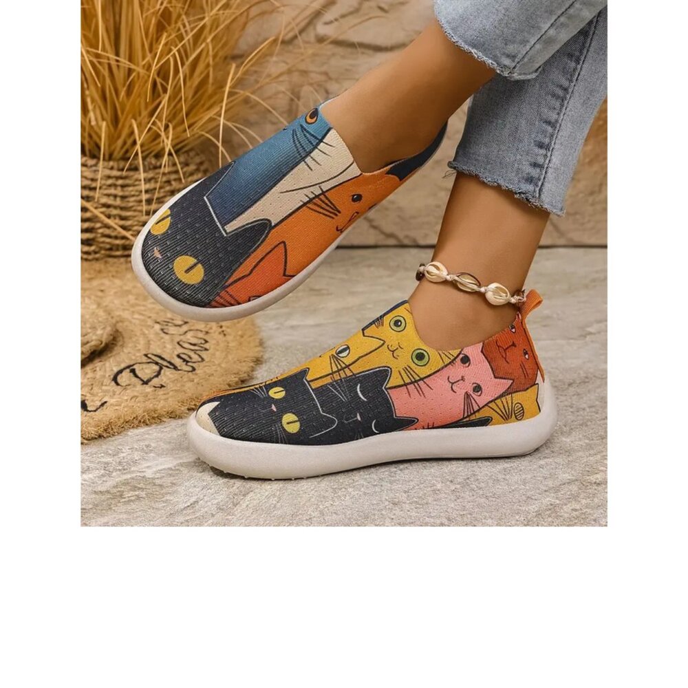 Slip-On Sneakers for Women Size 7 | Casual Lightweight Cat Pattern | Fabric - Picture 3 of 4